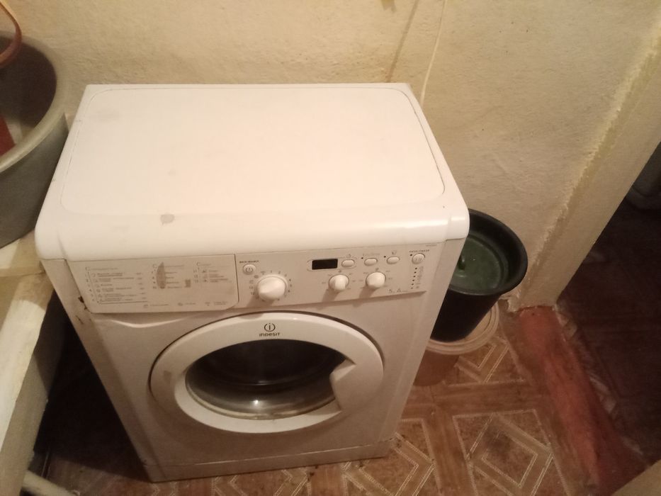 Стиральная машинка INDEZIT
