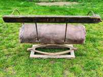 Scaun de trăsură vechi din anul 1902,plug, prășitoare,ralița și grapa