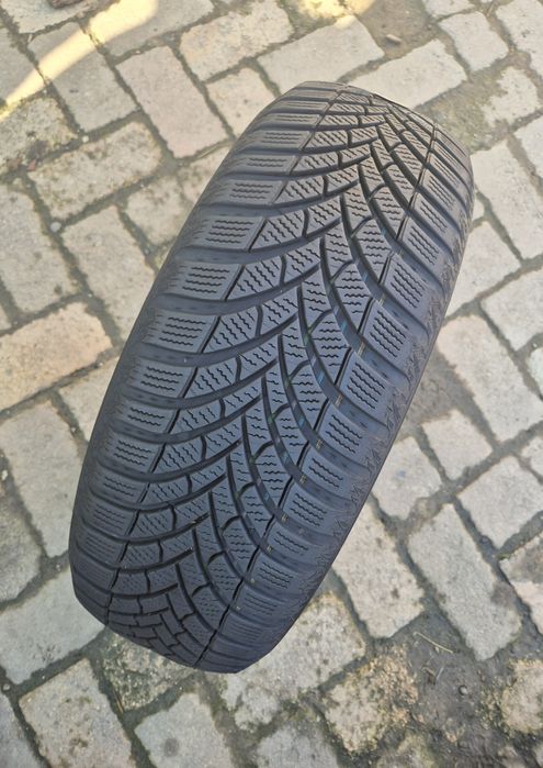 O bucată 195/65 R15 M+S iarnă - Semperit