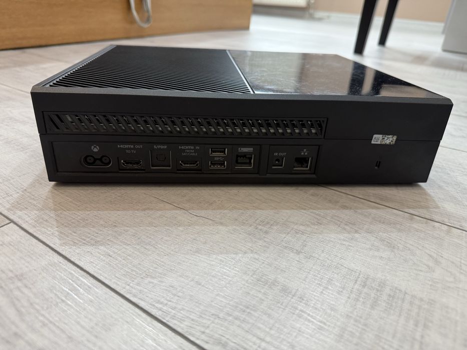 Продавам  xbox one 500