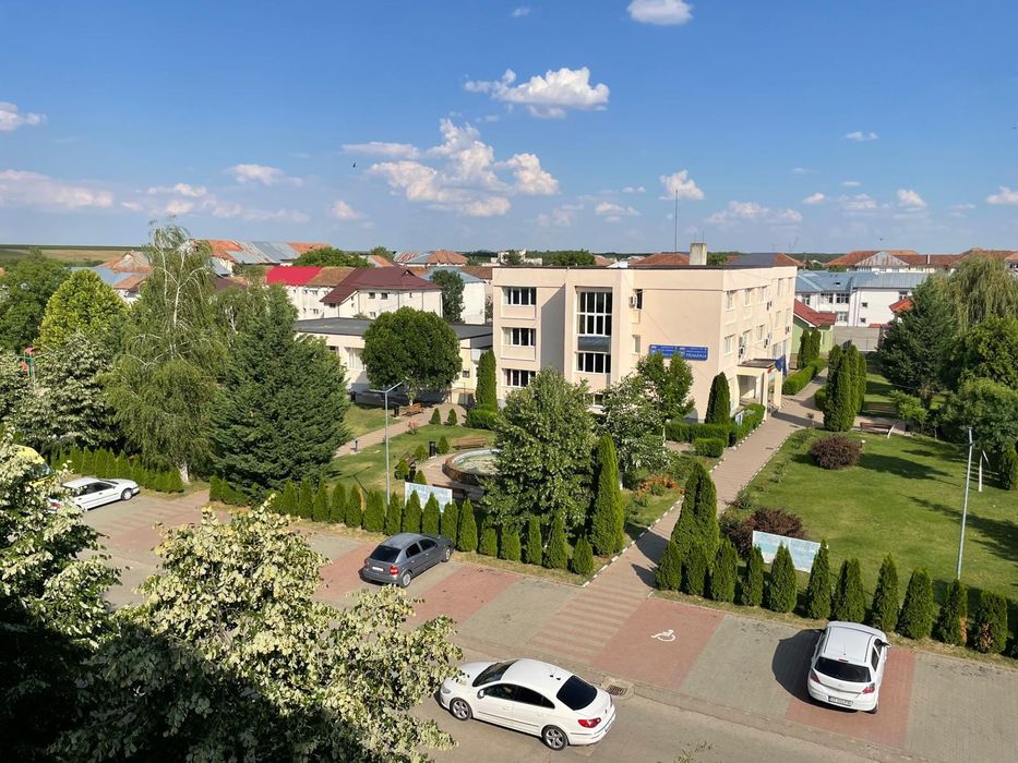 Vand apartament 2 camere Scornicesti