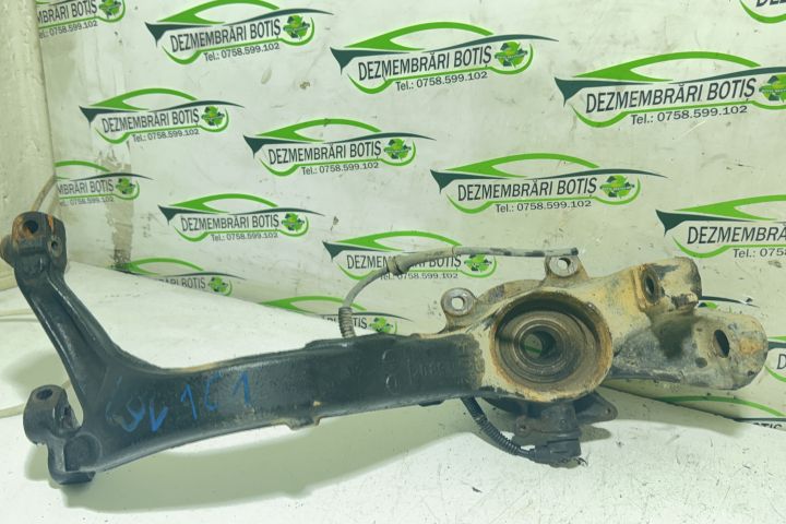 Fuzeta fata dreapta 8D040725 Audi A4 B5