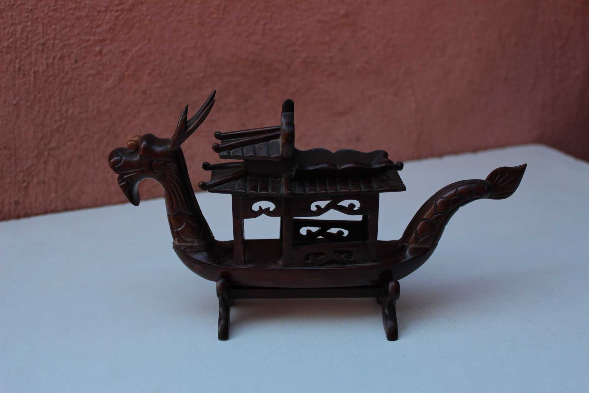 Barca DRAGON, piesa colectie, sculptura lemn rosu CHINA