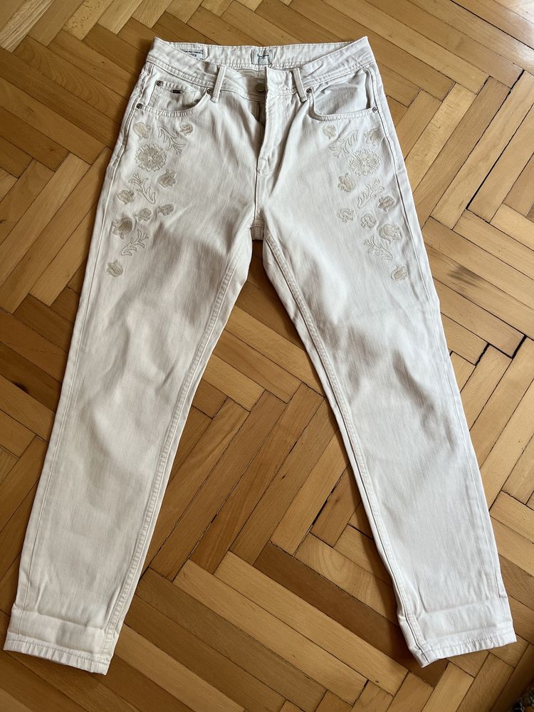 Дамски дънки на Pepe Jeans