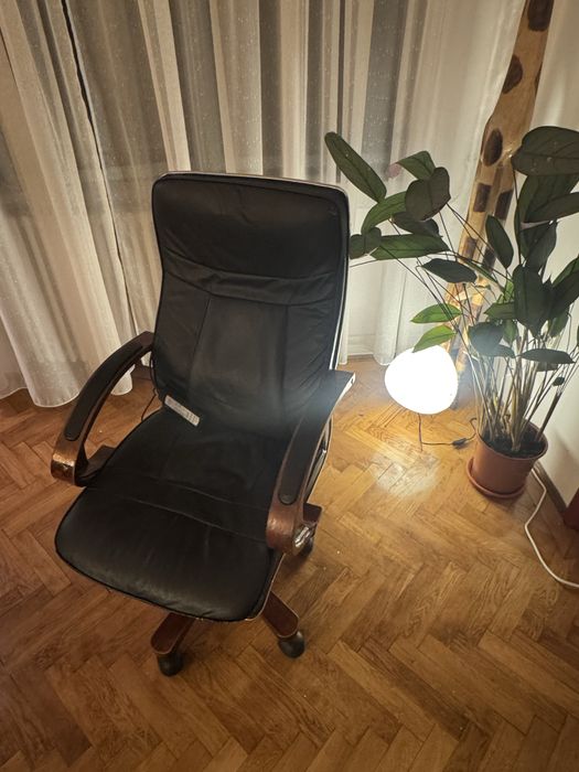 Scaun de birou cu functie de masaj