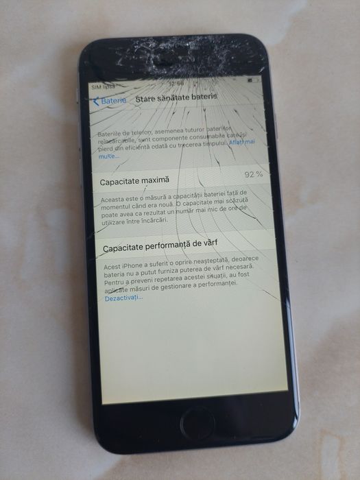 Vând Apple iPhone 6 Space Gray de 64Gb Neverlocked (spart) /poze reale