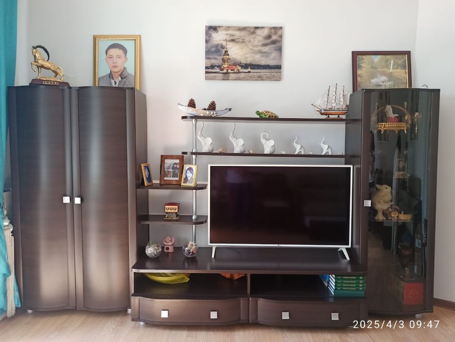 Продам горку для телевизора.