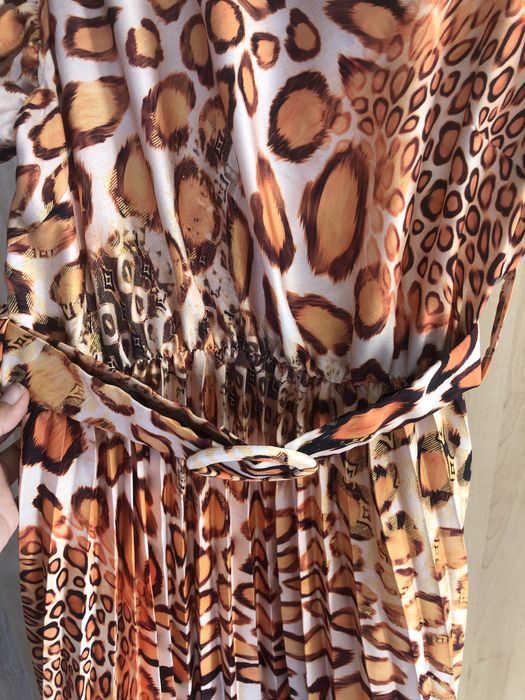 Vand rochie cu pliuri, subtire, de vara