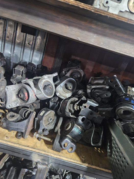 Подушки на разные автомобили BMW Nissan Infiniti Toyota Lexus Mitsubis