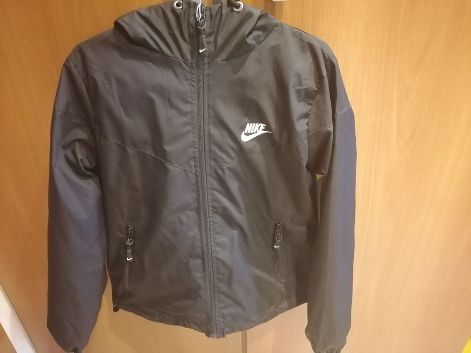 Ново дамско черно горнище Nike размер S