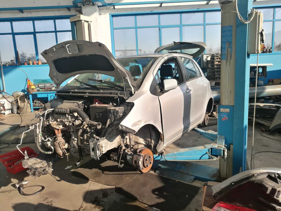 Радятори/торпедо/предница/буфер за Тойота Ярис 2006--2010 г БЕНЗИН