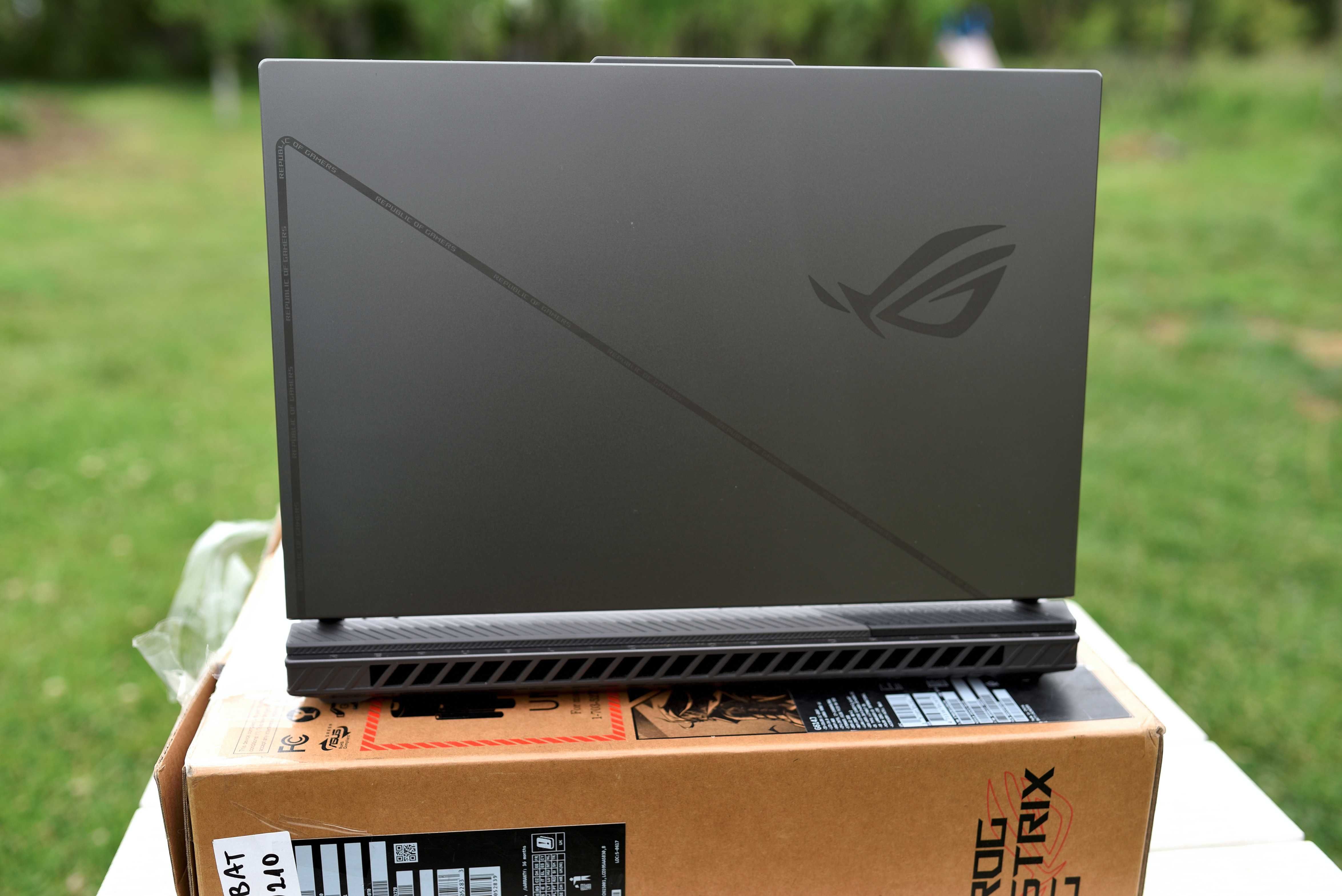 Asus rog G16 ,i7 13650HX în garantie