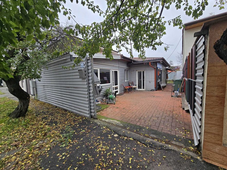 De vânzare teren 246 mp cu casă bătrânească