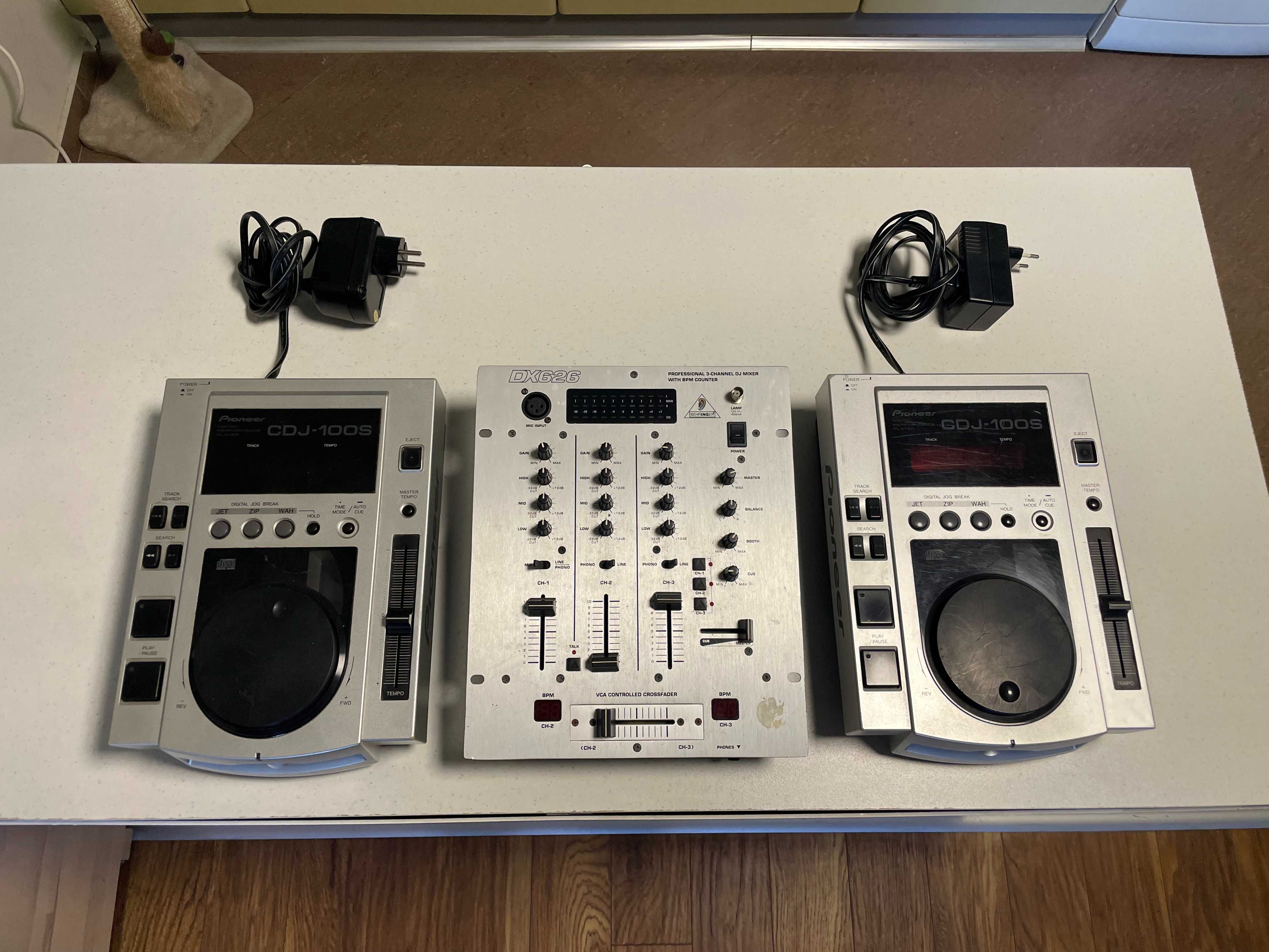 2x Pioneer CDJ100 и миксер Behringer DX626 - дефектни