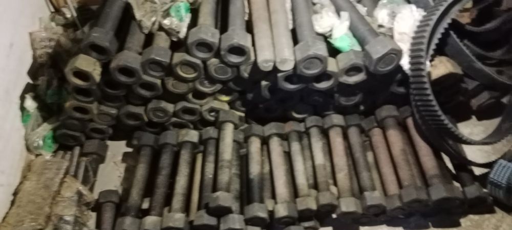 Шпильки с гайками разные нефтигазовые