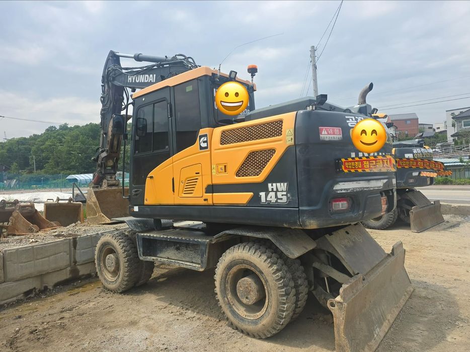 Экскаватор с гидромолотом