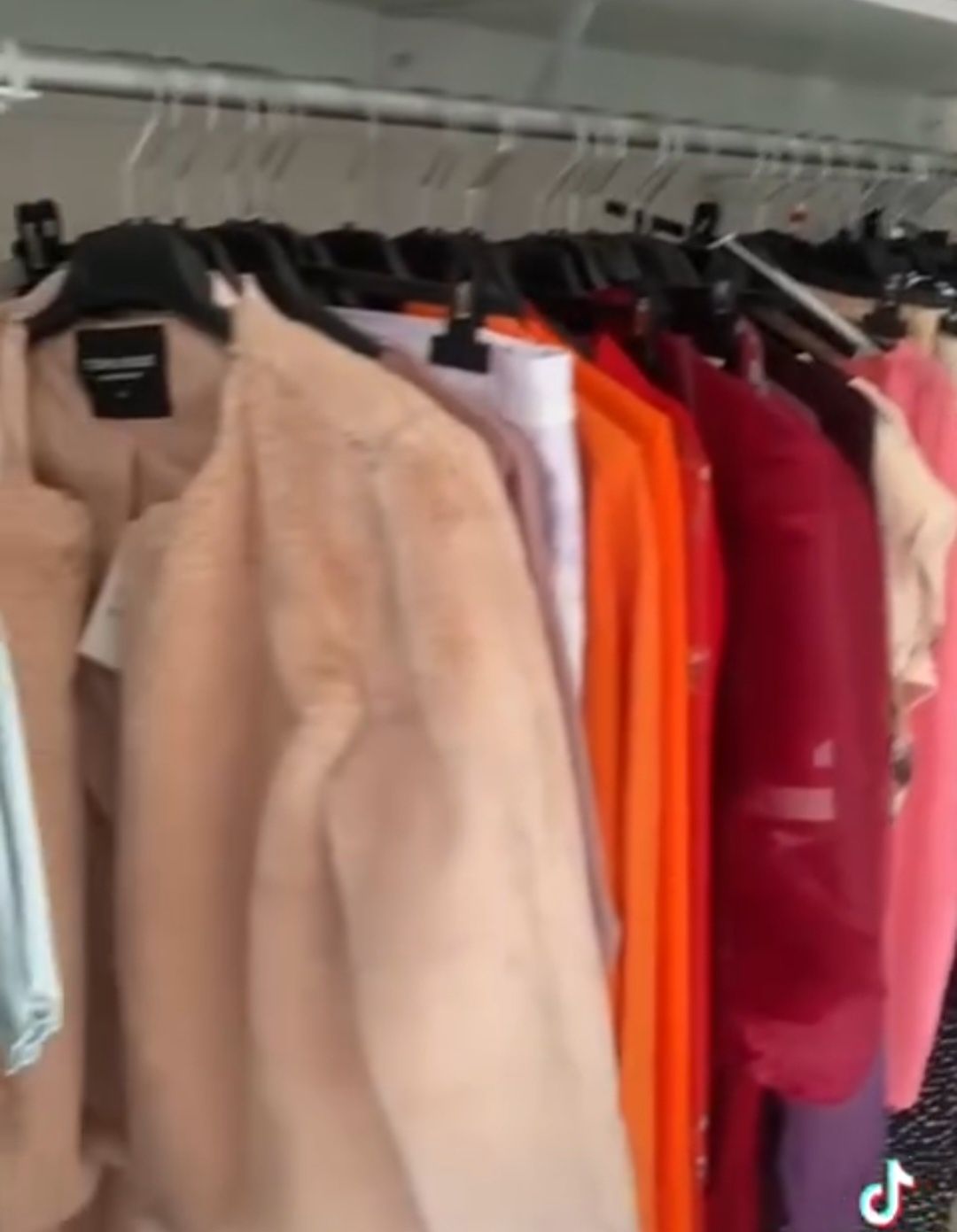 Lot 200 bucati haine OUTLET NOI(cu si fara eticheta)