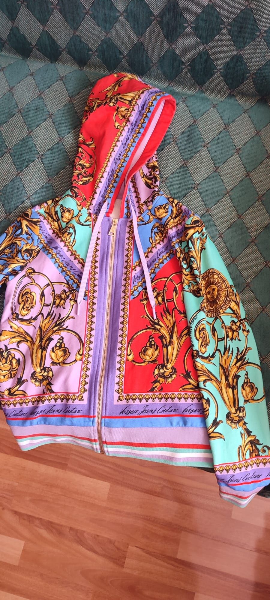 Hanorac dama VERSACE JEANS COUTURE original nou  pret 26mil magazin