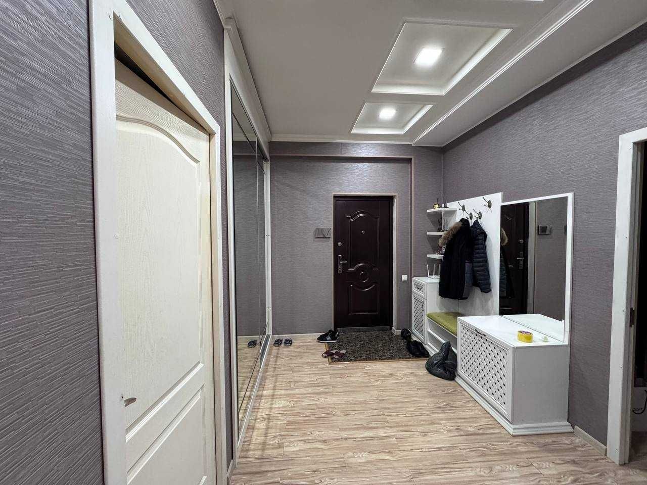 ЖК Замок счастья Юнусабад-17, 3/3/6 кирпич 90 м² с ремонтом, мебелью=