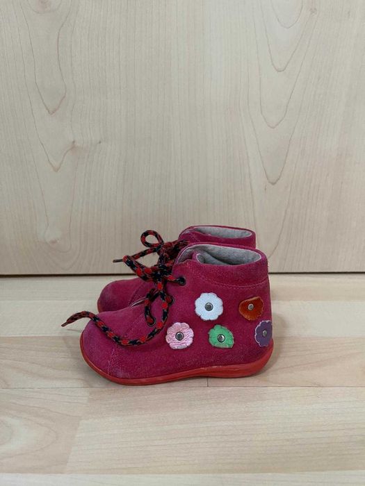 Ghetute din piele intoarsa, marimea 20