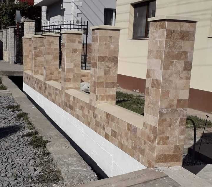 Intervale gard si capace pentru stalpi din beton alb sau crem finisate