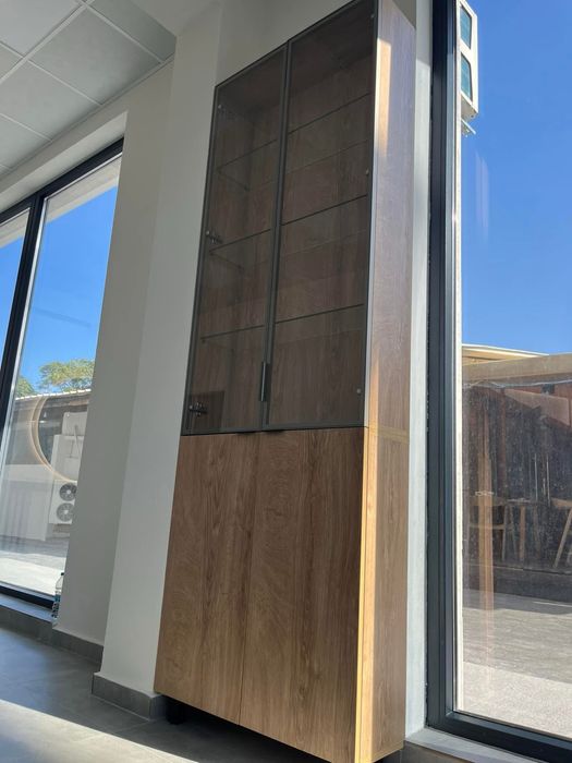 Дизайнерска витрина - шкаф