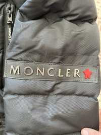 Продавам Мъжко яке на Moncler размер 54-56