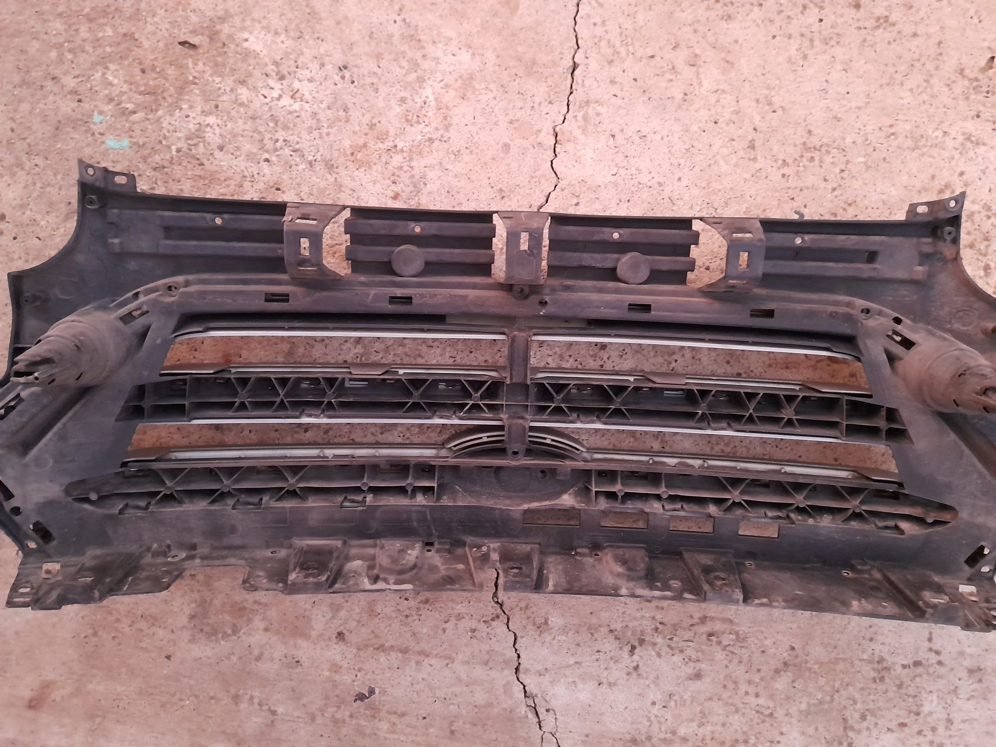 Grila radiator bara fata Ford kuga ,2018,2019 ,2020.