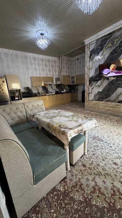 Nazarbek Tekstilda uy sotiladi. Mebellari bilan sotiladi