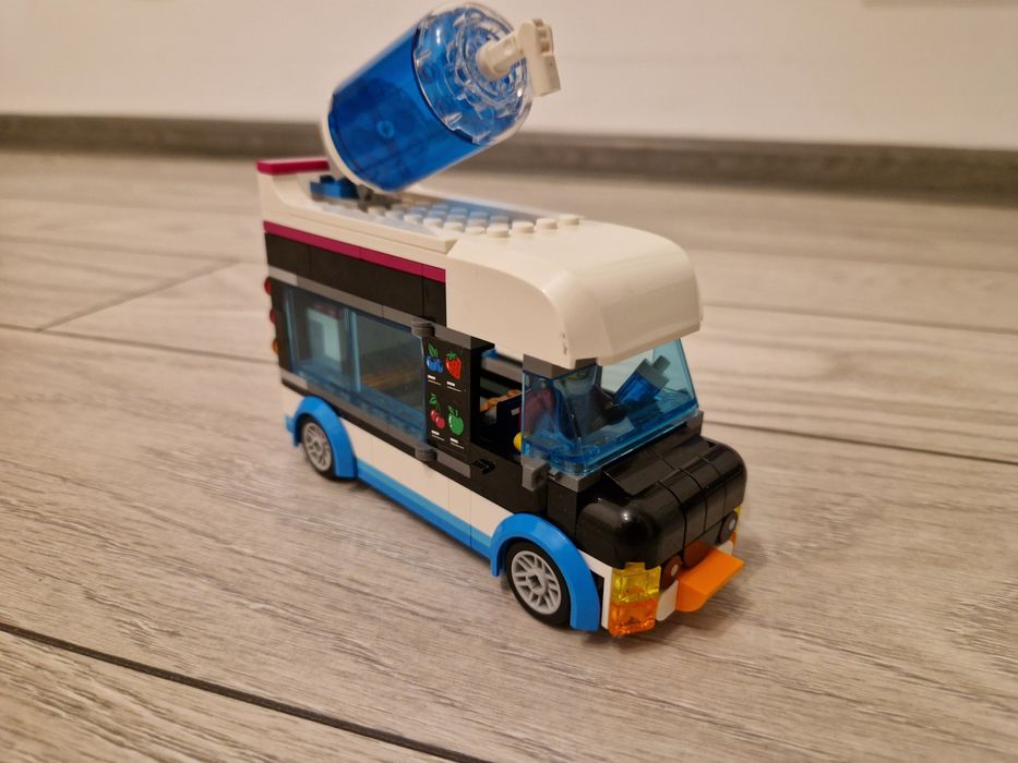 LEGO City - Penguin Slushy Van (60384) fara cutie