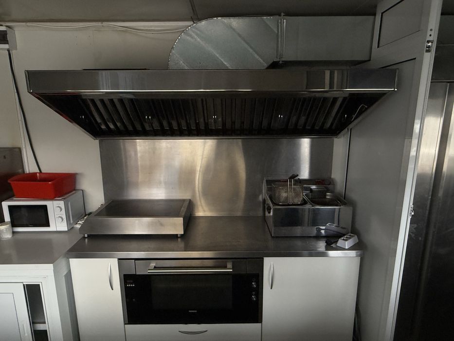 Фургон за бързо хранене и скара