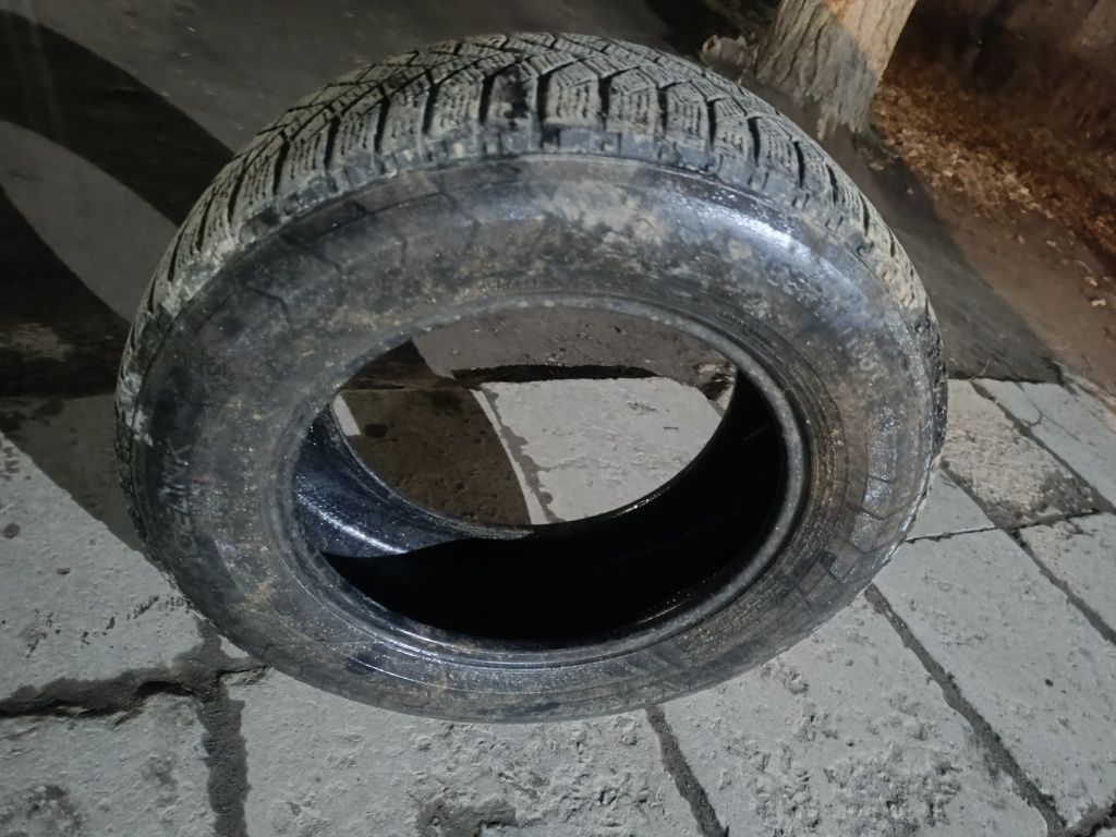 Шины зимние 235/65 R17