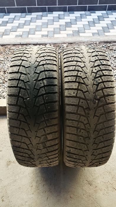 Продам комплект зимние шины на внедорожник. Состояние отличное