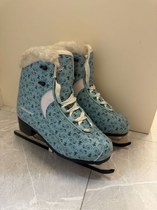 Продам женские коньки в отличном состоянии