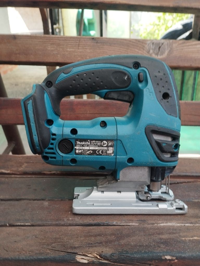 Акумулаторен прободен трион Makita DJV180