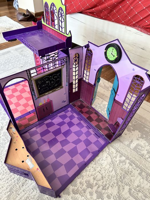 Школа Монстер хай