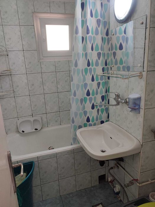 Apartament cu 3 camere in Dambu, zona linistita