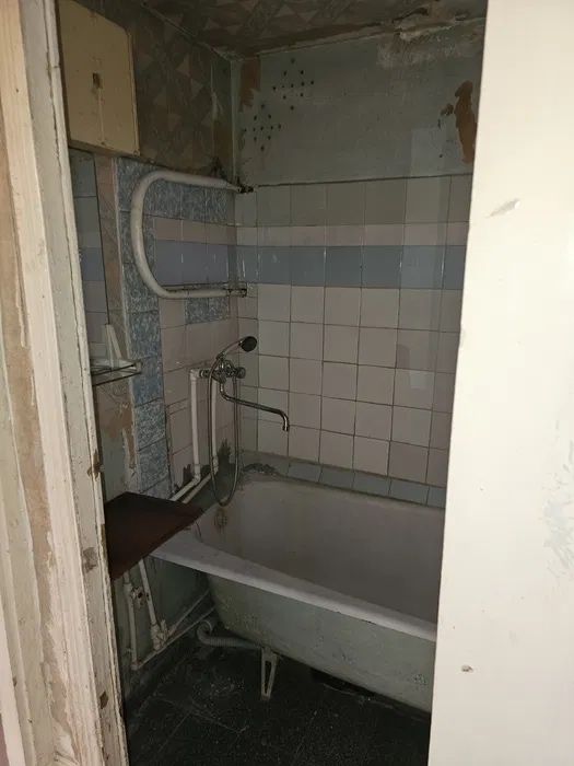 Ттз Ахмад-Югнакий Продажа квартиры 1/5/5 балкон 2х6 Можно под ипотеку