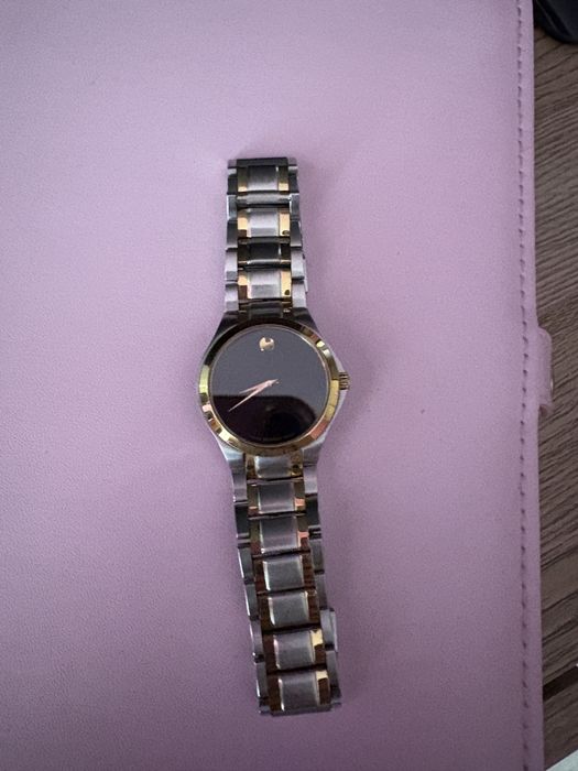 Часовник Movado оригинален