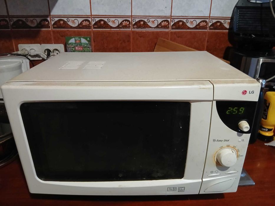 Cuptor cu microunde LG 32L