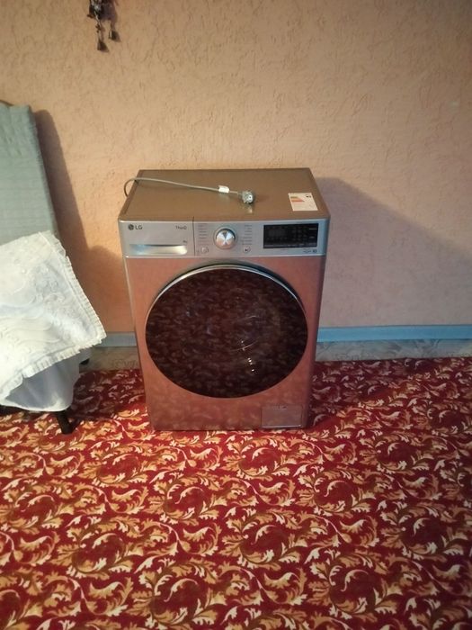 Продам стиральную машину LG