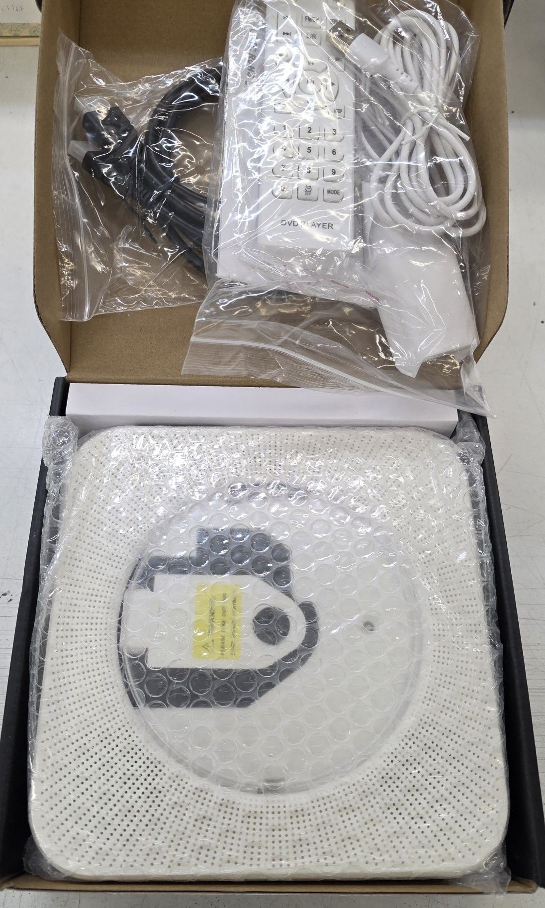 6в1 преносим CD плеър и блутут колонка, 4000mAh батерия до 6ч музика