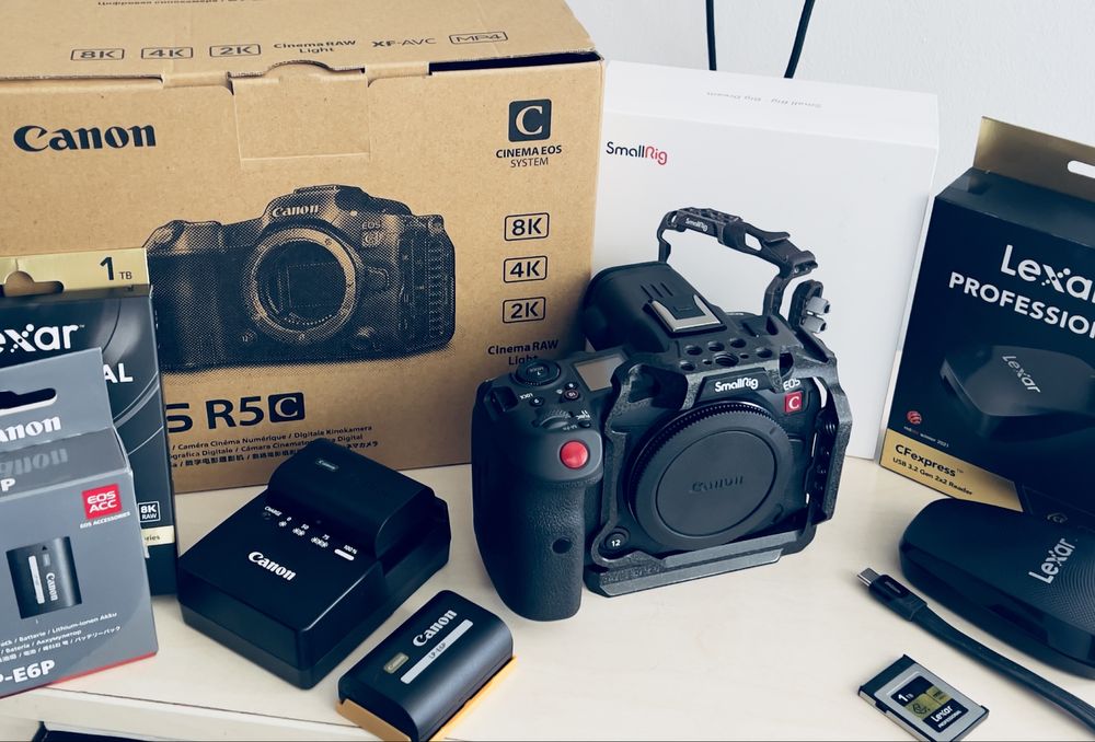 Canon R5C +accesorii dedicate
