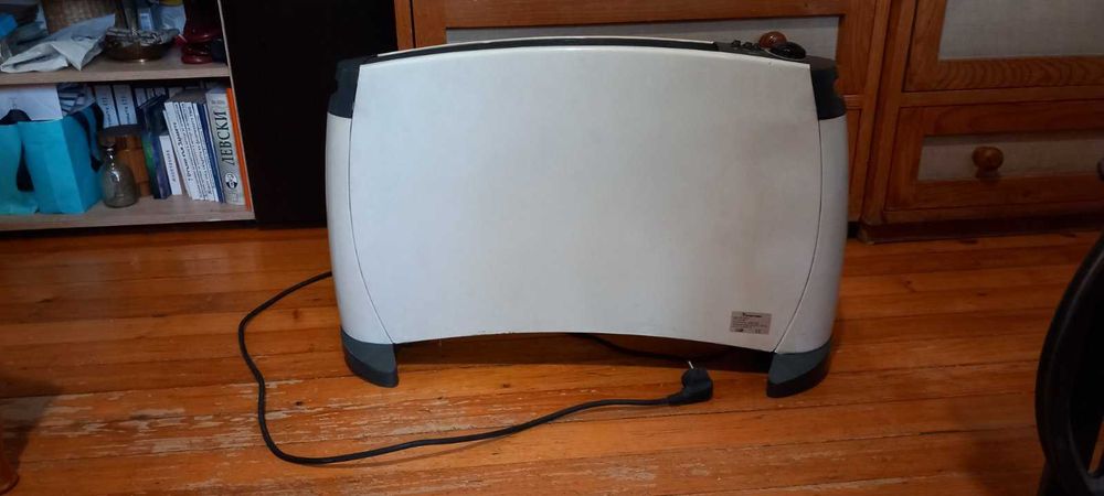 Конвектор за отопление с три режима на мощност и вентилатор.