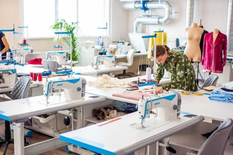 Принимаем заказы на фабрике одежды
