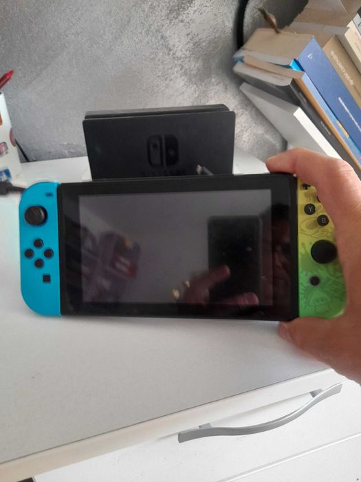 Nintendo Switch second-hand în stare foarte bună