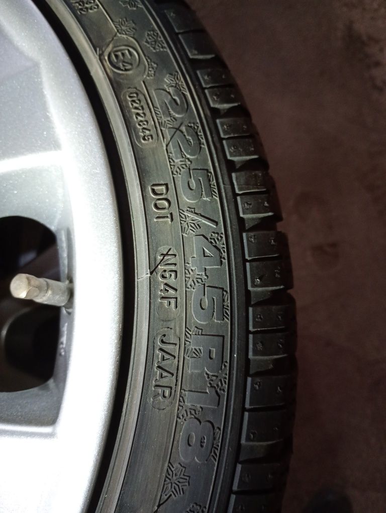 OPEL INSIGNIAджанти със зимни гуми 225/45/18 8J ET35 5x120 цо 67-72