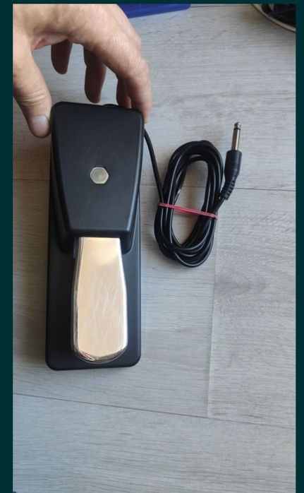 Pedala Sustain Keyboards și Pian-polaritate comutabila