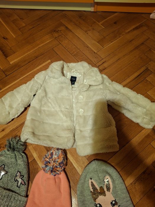 Лот шапки и палто момиче