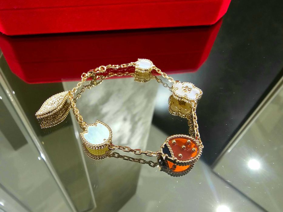 Van Cleef & Arpels VCA Rose Gold 5 Motifs Lucky Spring Дамска Гривна